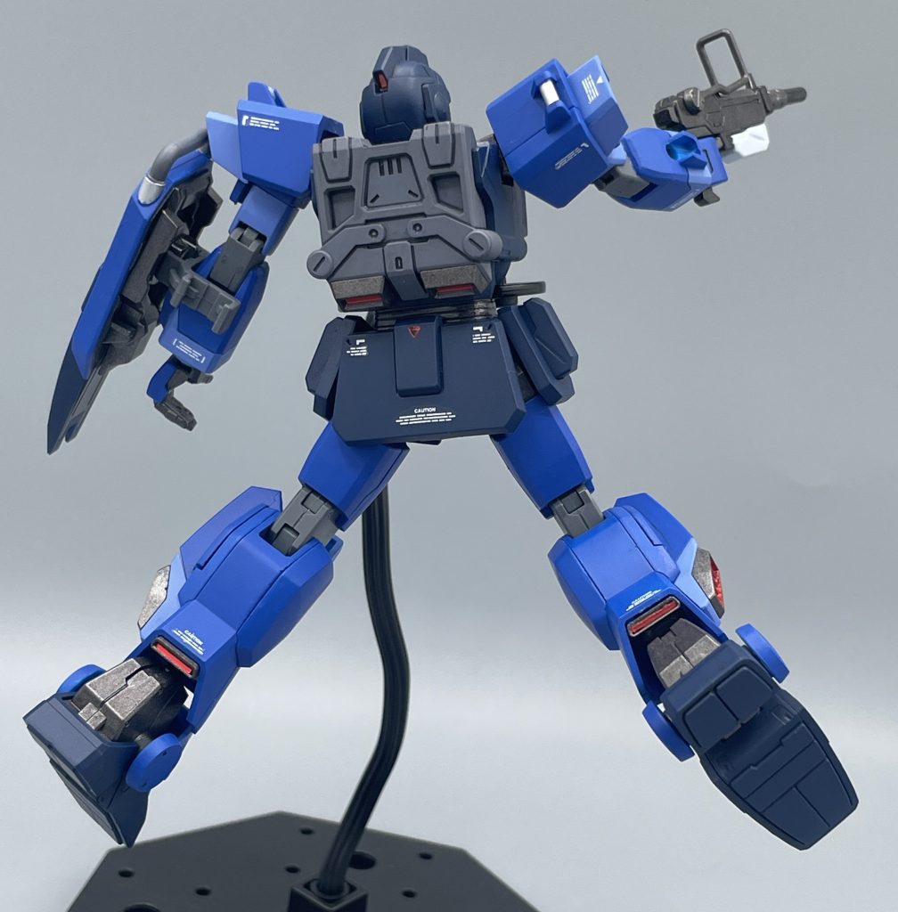 バックショット BD1の異常とも呼べる戦闘能力の秘訣は、その頭部に内蔵された【EXAM(エグザム)システム】によるものでした。この恐るべきシステムは、オールドタイプがニュータイプに対抗するために開発されました。 EXAMシステムは、クルスト・モーゼス博士という人物により開発されました。博士は、NTを研究するにつれ「OT が NT に駆逐されるのではないか」という強い畏怖と強迫観念にかられるようになります。 ニュータイプを殲滅させる。 そのために、EXAMシステムは生み出されました。