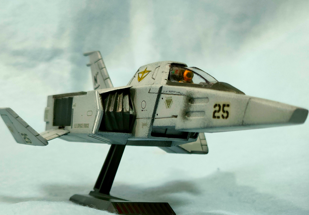 本体のバランスは一切変更していません。元キットのシルエットの何と美しいことか。