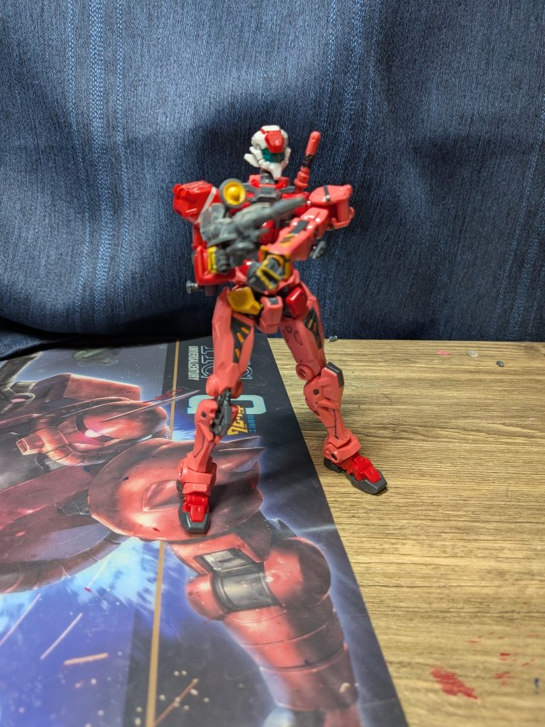 一応設定も作りました。キケロガとの決戦で大破、コアファイターがなくなってしまった赤いガンダムをヒゲマン(シャリア・ブル)が軽キャノンをベースに改修したMS。そして、マチュがヒゲマンにシュウジのところに行きたいと言ったことでジフレドのサイコミュを搭載し、ゼクノヴァを起こしてシュウジの元へ行けるようにしたのが本機。ニャアンがパイロットとなっている。武装は軽キャノンのライフルを改修したもの。軽キャノンのパーツは鹵獲した軽キャノンのパーツを使っているため、ボロボロのパーツもある。コアファイターは軽キャノンのものをキャノンを外し、塗装したものが使用されている。(実際は軽キャノンのパーツを無くしただけ)