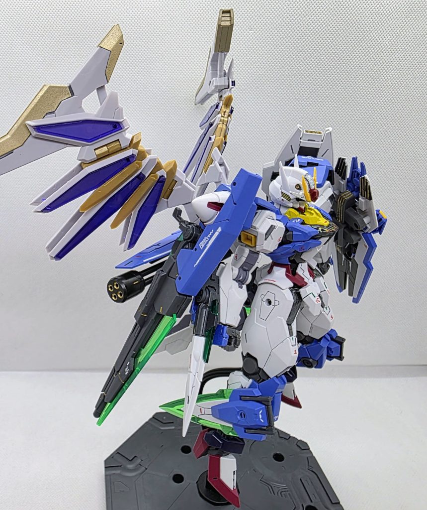 発進直後、もしくは戦闘開始時にビットオン状態になり機体性能を底上げします。装備が増えた事でエリクト、ミオリネ、スレッタで分担する事を前提に家族で力を合わせるみたいな