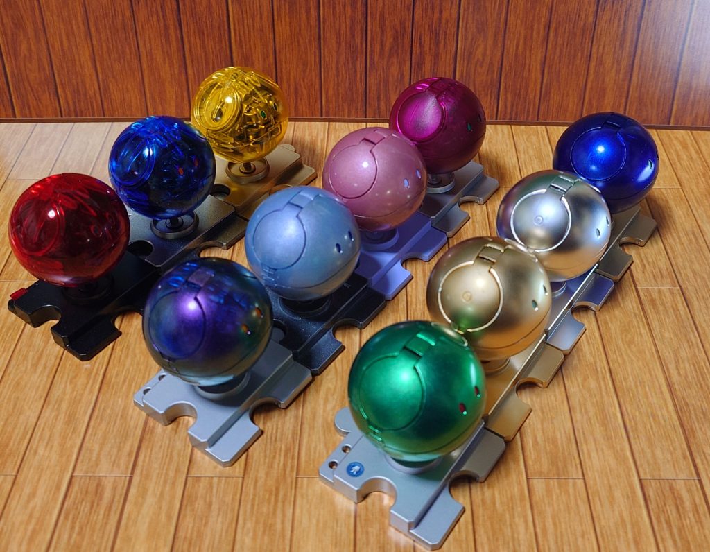 ハロプラ ガンダムベース限定 [スペシャルコーティング]ゴールド&シルバー–3枚目/制作者：黒井 響介