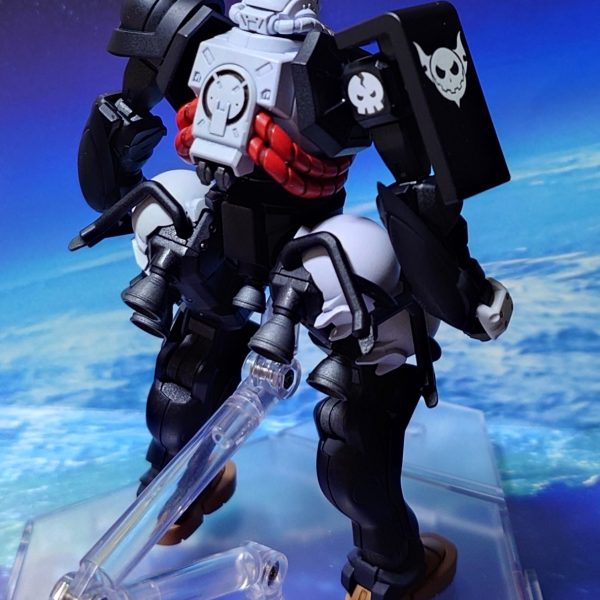 妄想クランバトル企画、第2弾用のザク。鏡の国のアリスの登場キャラクター“ハンプティ・ダンプティ”に見立てて全塗装。MAVパートナーがまだいないので、先行して簡易的に紹介しておきます。（3枚目）