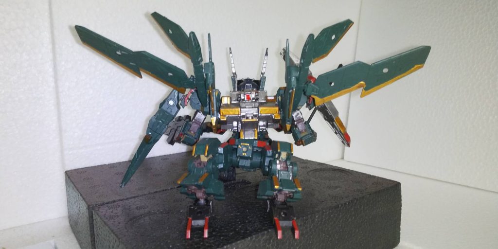 ３ミリ棒で中心だけぶっ刺して繋いでます。 