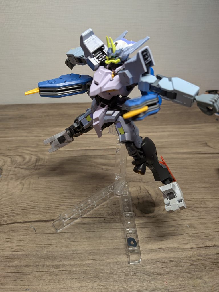 アスモダール改弐は異世界へいってしまったライトの搭乗機です。見た目は変わらないものの性能は少し下がっています