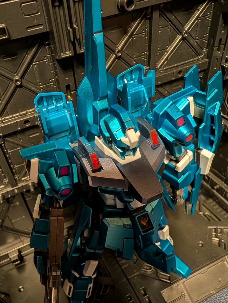 上から。腰のVマークはなかなか上手く塗れません。