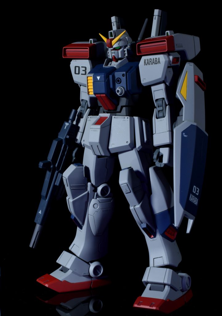 陸戦型ガンダムをベースにジムⅢとミキシングを行い、ガンダムマークⅡのライフルとシールドを持たせています。