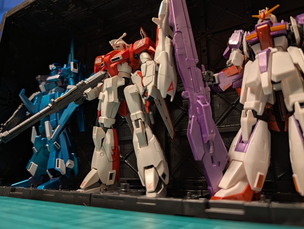 最近作った可変機。Zガンダムはベース限定のバイオセンサーイメージカラー。不思議なカラーリング。