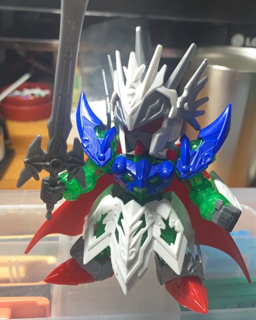 あなたパッケージと違いすぎませんか？小さい子供が買って、パパが頑張って塗る姿が思い浮かぶ。ある意味MGやRGよりも塗装が面倒。きっとわかってくれる人はいるはず。