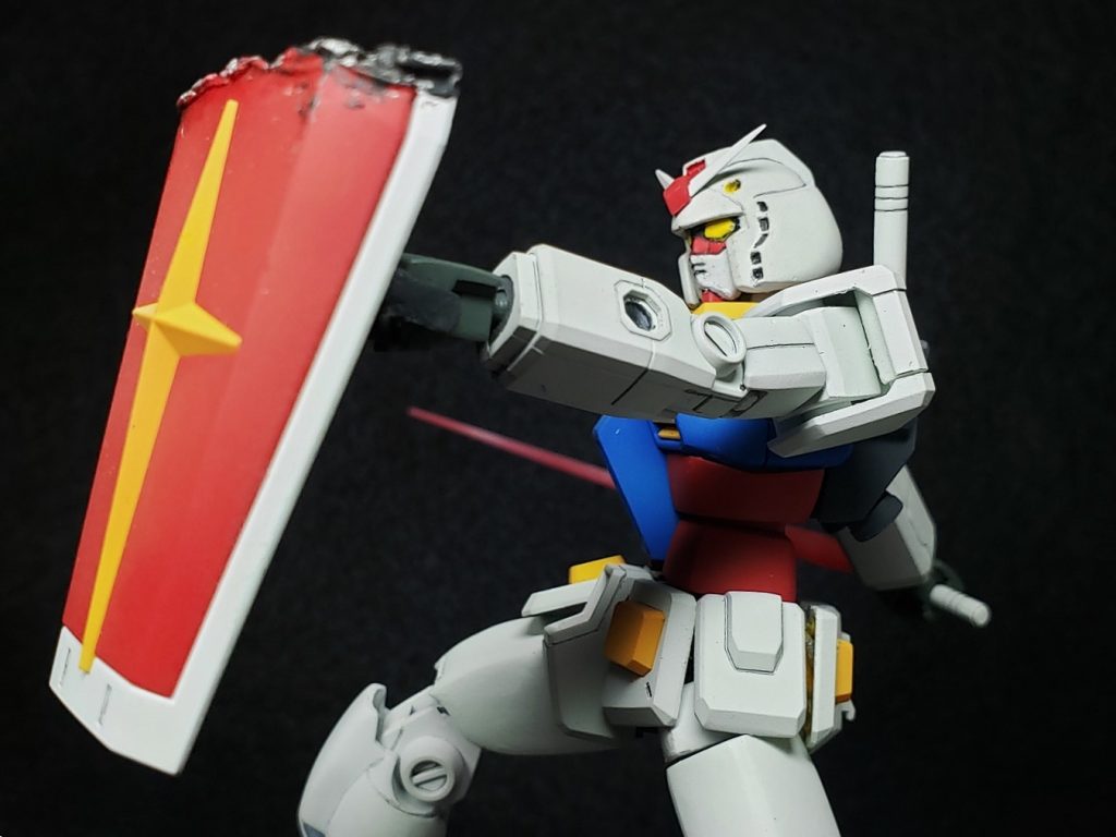 その方には、以前にHGUCドムをプレゼントしていたので、ガンダムVSドムでディスプレイ可能なように、ジェットストリームアタックで破損した盾もおまけで製作してみました(*'▽')