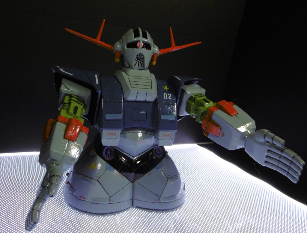 プラ板チップが浮いた感じになってしまい、やめればよかったと後悔しています。