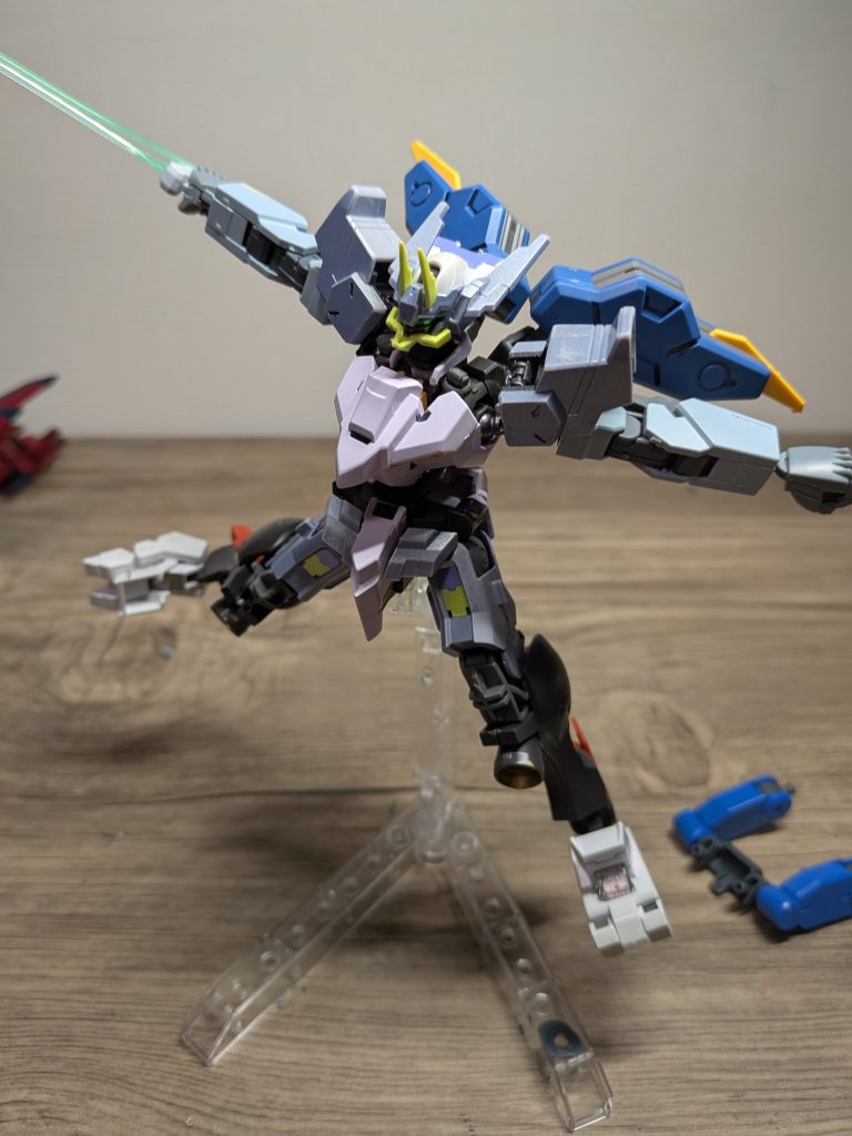 リミッターを外すことで、サイドアーマーがバックスラスターとなり、機動性が上がる代わりにパイロットの寿命を十年減らすというとんでも兵器です。今回は以上です!気づいた方もいるのではないかと思いますがカメラの画質が上がったのでよりいい写真が撮れるようになりました!それでは!