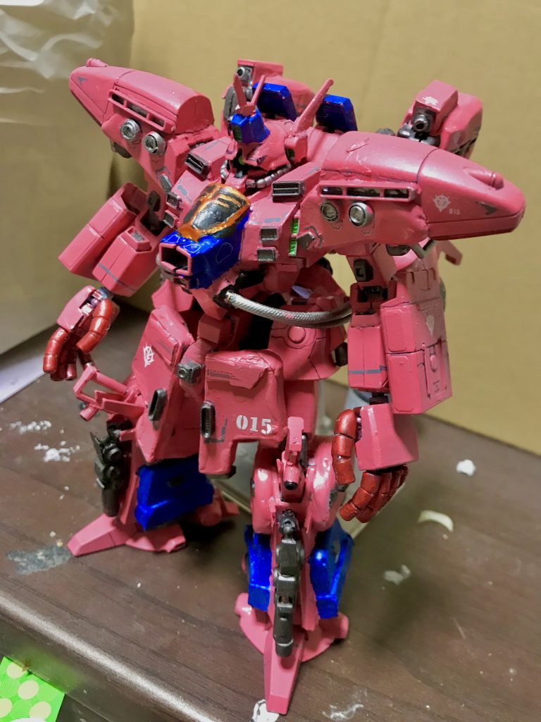 立ち姿正面から。マザーファンネルはちょっと小さすぎましたねエールストライクパックの上部分ベースに作ったのですが。