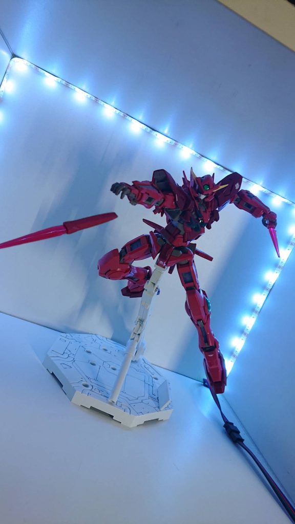 GNビームダガ―投擲に優れている武装。マウント位置がエクシアの時とはGNビームサーベル同様変わっており、肩装甲にマウントされている。手に取った瞬間に放つこともできるためか、はこれを多用する場面が多い。終わり！！！次回は「ガンダムアストレアtype‐F」です！それでは～