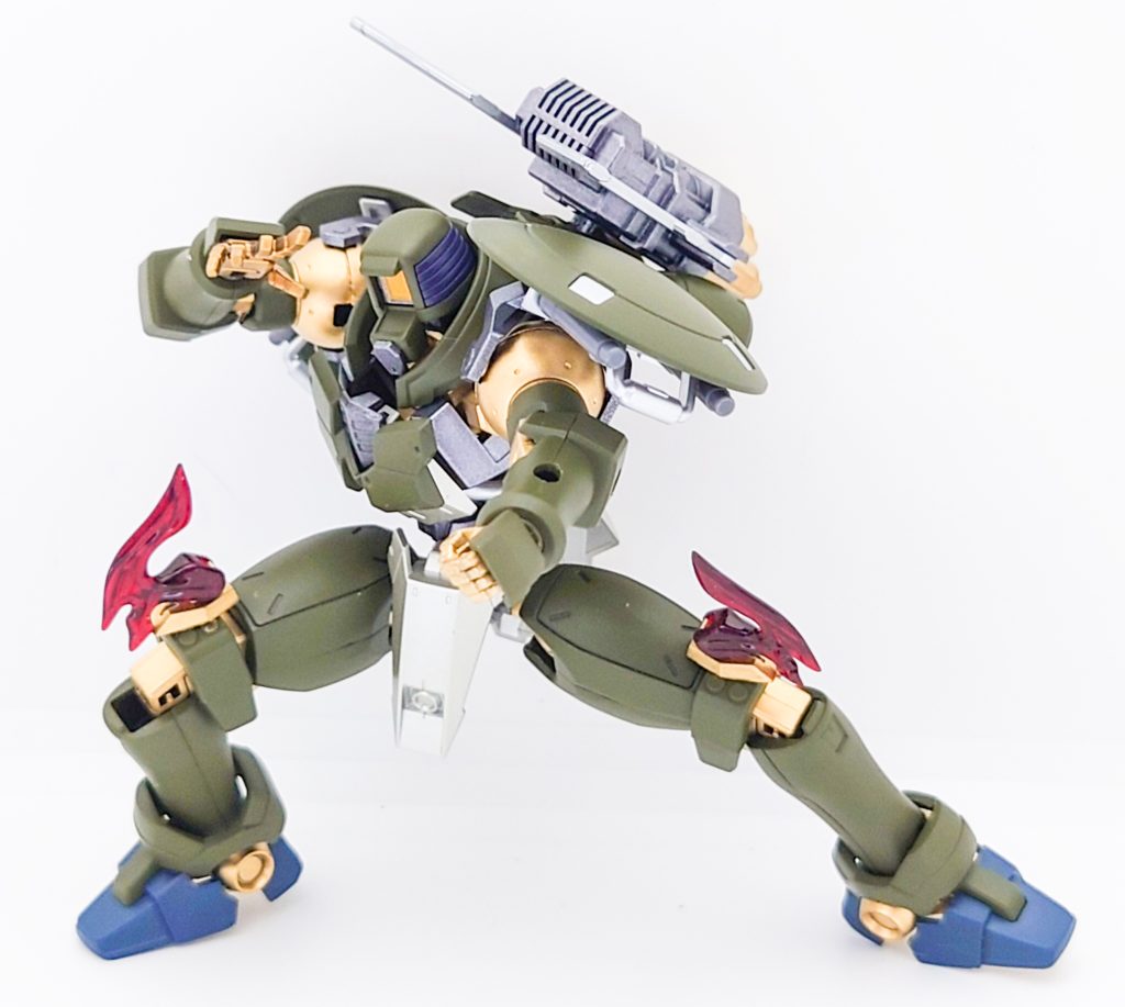 折角なので、色々なポーズをとらせてみました。この構えが一番のお気に入りです(gundam-kao6)