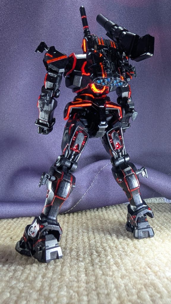 赤ライン部はブラックライトで光る様にロイヤルメタレッドにした後、上に蛍光レッドを