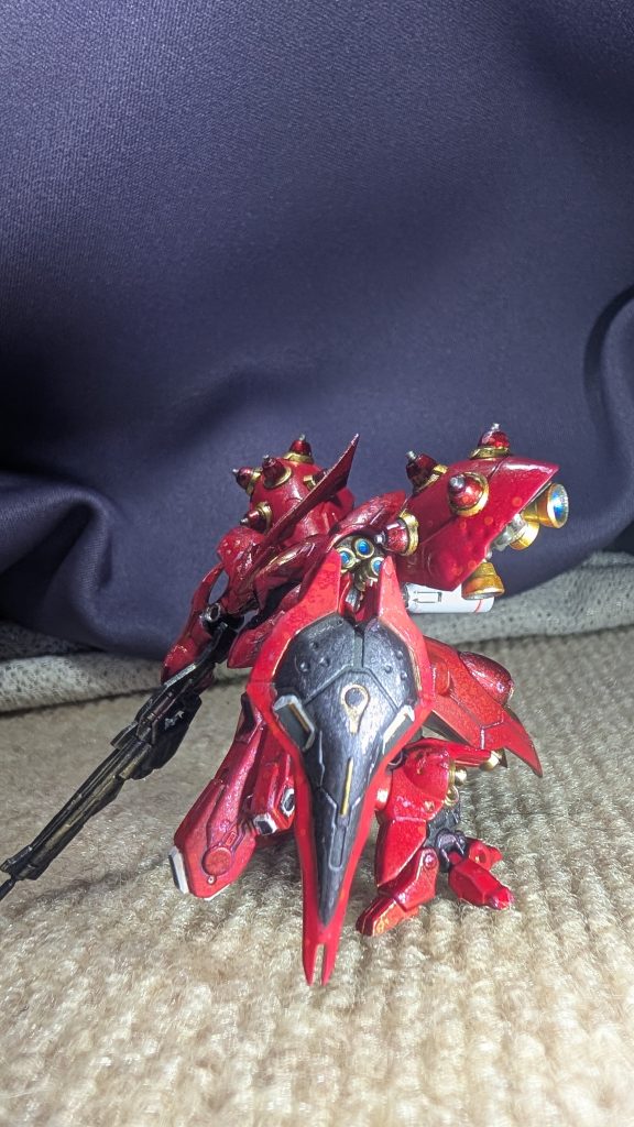 この程度の出来で言うのもなんですがほぼ赤で比較的色は楽パーツもそんなに細くなく比較的楽でした