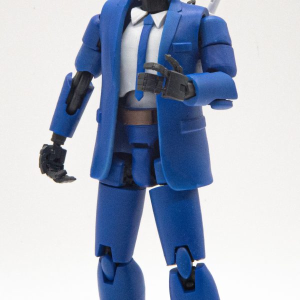 企業に生きるガンダムのストップモーションを撮りたくて日々空いた時間に制作しています。やっぱりスーツは柔らかい素材じゃないとダメでした。使用部位はRGガンダムver01です。素体はセリアの戦闘フィギュアなのでグリグリ動く予定です。目は光ります。（3枚目）