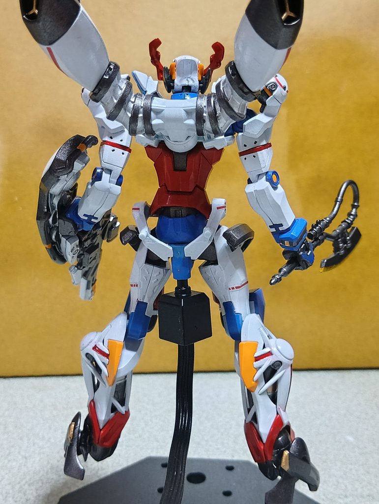 バックショット。スラスターの管？みたいなところの白い部分は、塗料が切れたのでシルバーで代用しました、、w