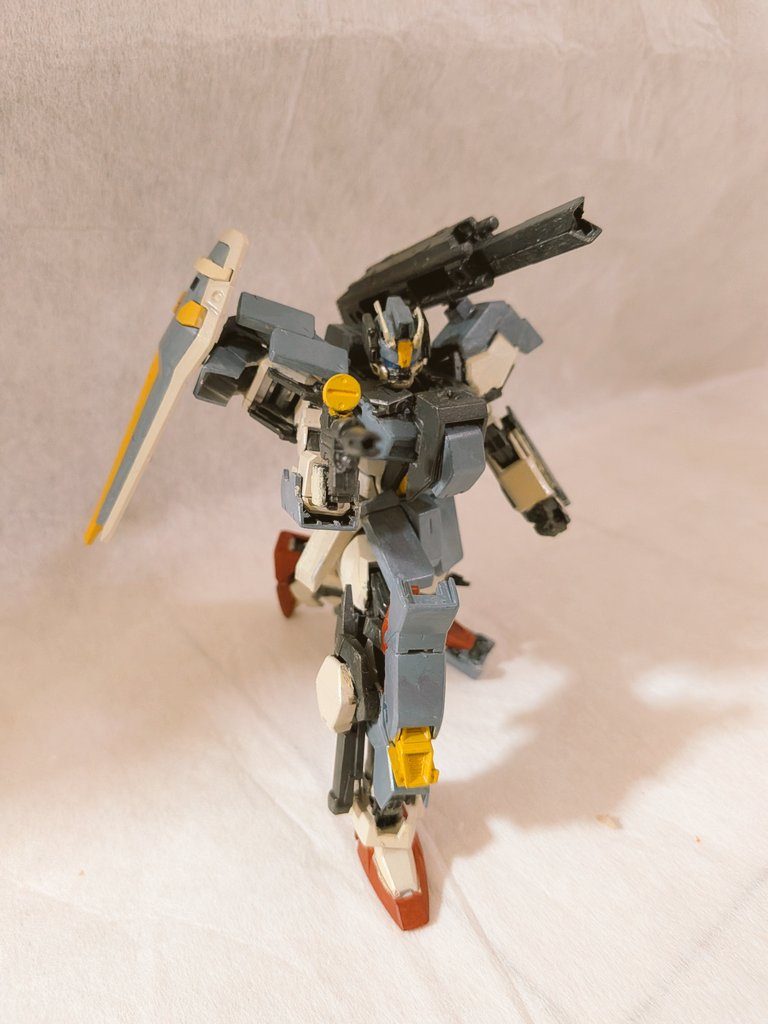 ご覧の通りデュエルそっくりです。SEED Freedomだとブルーコスモスの財布事情厳しそうだったので、いわゆる無識別ダガーを想像したので作りました。