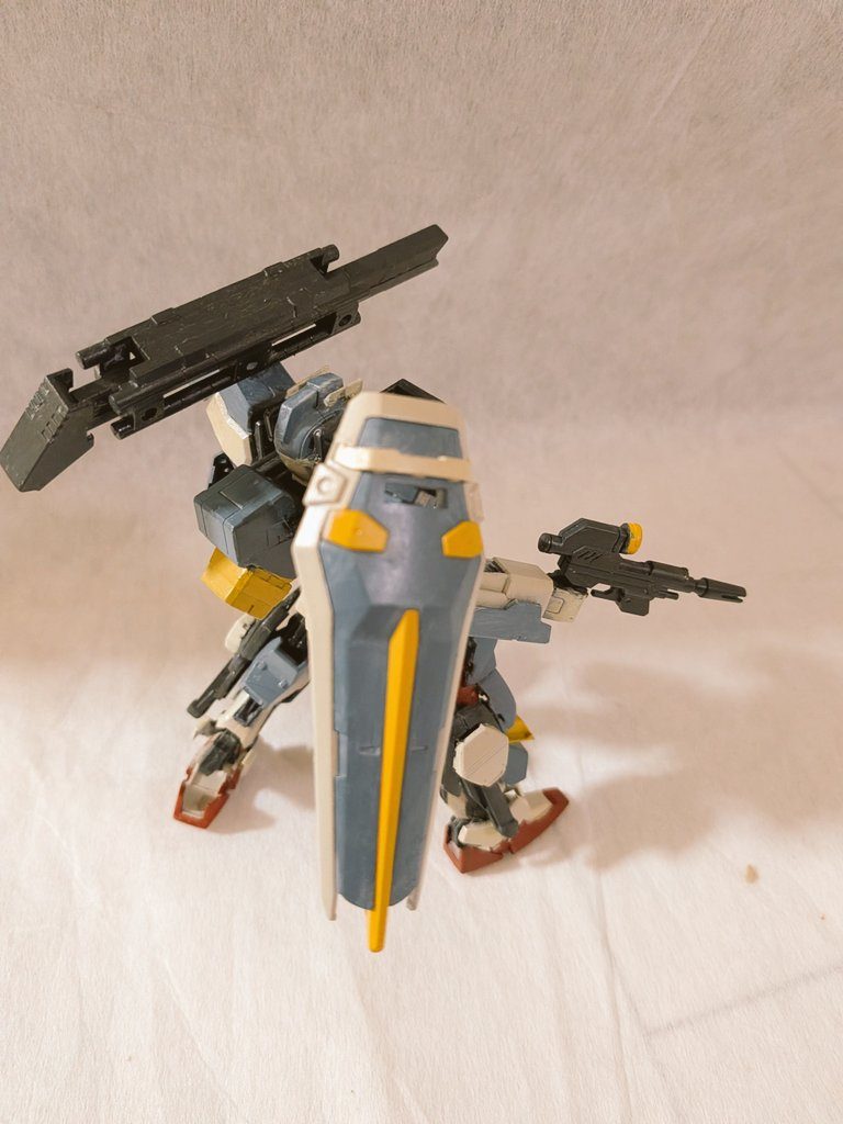 ビームカービンとリニアガンにシールド、追加装甲で何とかコンパスやザフト機体に対抗しようって感じです。