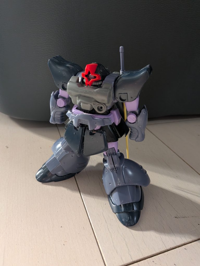 これは旧キットとのミキシングの画像ですが三体とも大体こんな感じです。可動部以外はリックドムⅡにしたってことです。