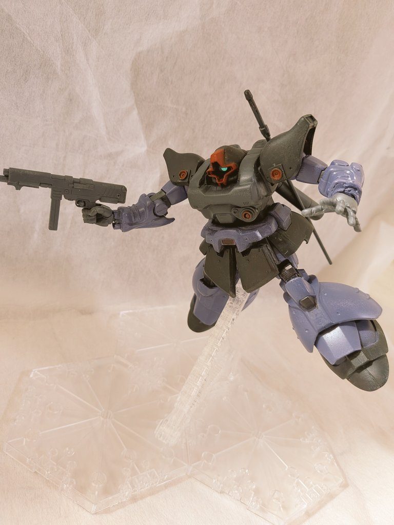 一体目 HGドム+旧キットのリックドムⅡアニメをイメージした個体です。全体的にマッシブになりました。