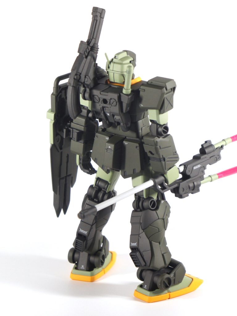 使用カラー緑1:ガイアノーツ NAZCA ブラストカーキ緑2:ガイアノーツ アルティメットホワイト+エヴァダークグリーン黄:ガイアノーツ マンダリンイエロー赤:クレオス GXハーマンレッド関節:クレオス GXグラファイトブラック武器:クレオス MSグレー連邦系+ニュートラルグレーⅠトップコート:クレオス スーパースムースクリア+GXスーパークリアーⅢUVカットつや消し