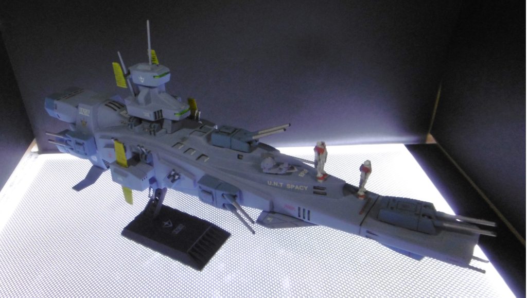 サラミスと同様に、モールドの彫り直しをする箇所がなく、ディテールアップをしなくても十分カッコいいと思ったので、そのまま作りました。塗装はラッカー塗料を筆塗りしています。仕上げにつや消しコートを施しました。