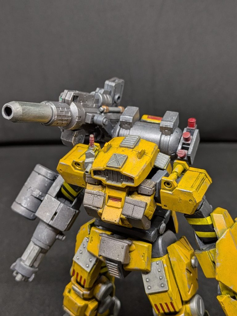 キャノン砲＆スモークディスチャージャー炸裂弾と焼夷弾など弾頭の変更が可能威力は高く反動が大きい3発装填された煙幕弾使い所によっては奇襲や仲間を逃がすための目眩ましとして使用用途は様々 