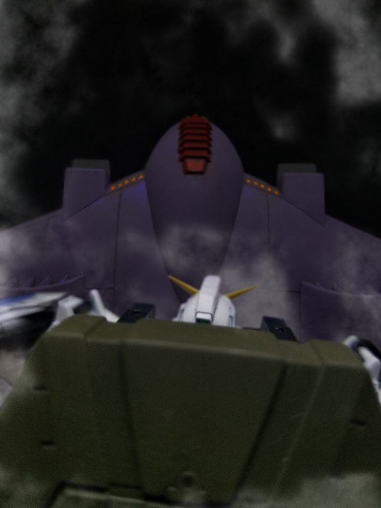 ガウと合成して、第09話の降下作戦シーンのカレン機を再現。