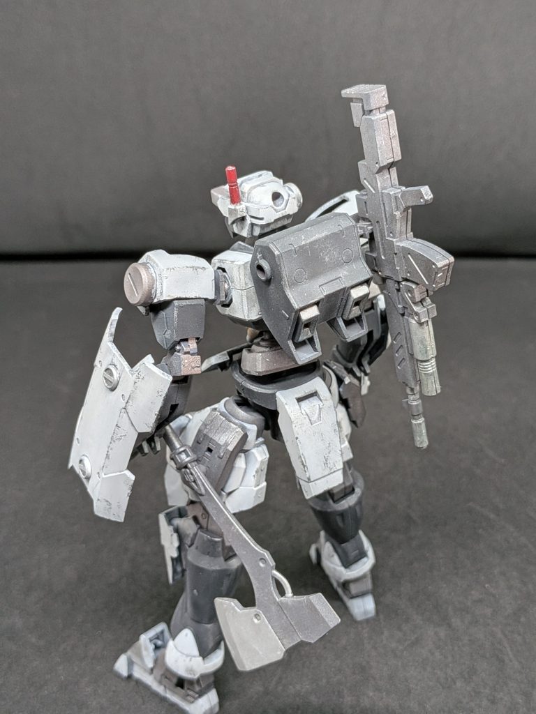 ハウンドaLピーカーブが第三世代のMSを改修した機体戦闘データはワーカータイプとソルダーFのデータを下にOSを改良正規のマニピュレーターを採用し他の武装が装備可能になり遠近素早く切り替えが可能ワーカータイプとソルダーFより性能が高く機動力が高く様々な状況でも対応が可能になったしかし第三世代のパーツは希少で見つけるのが　困難でまだ量産化は難しい状態でワーカーWの引退はだいぶ遠いようだ…