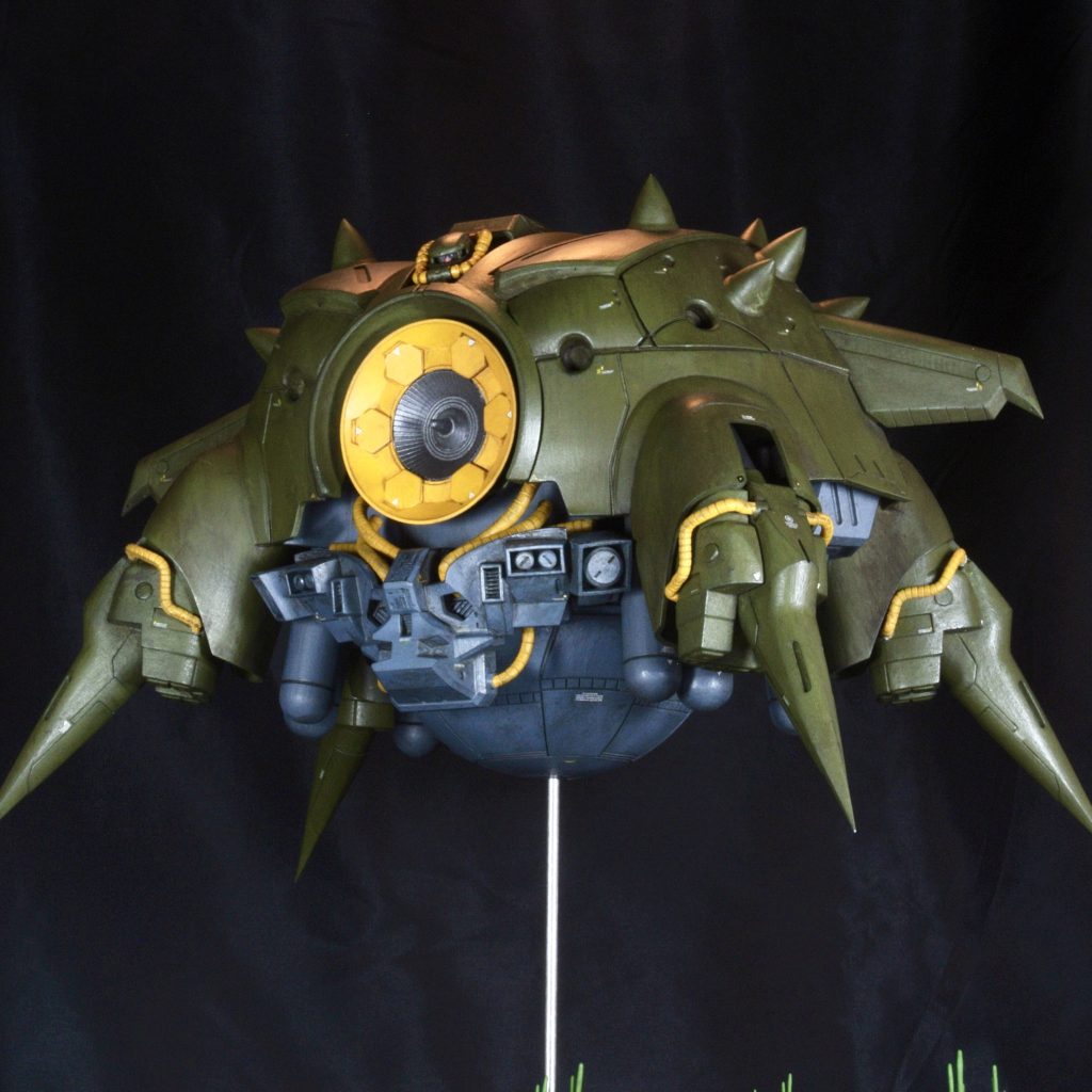 斜め下から。ミノフスキークラフト周囲のメカメカしい部分が好き❤️