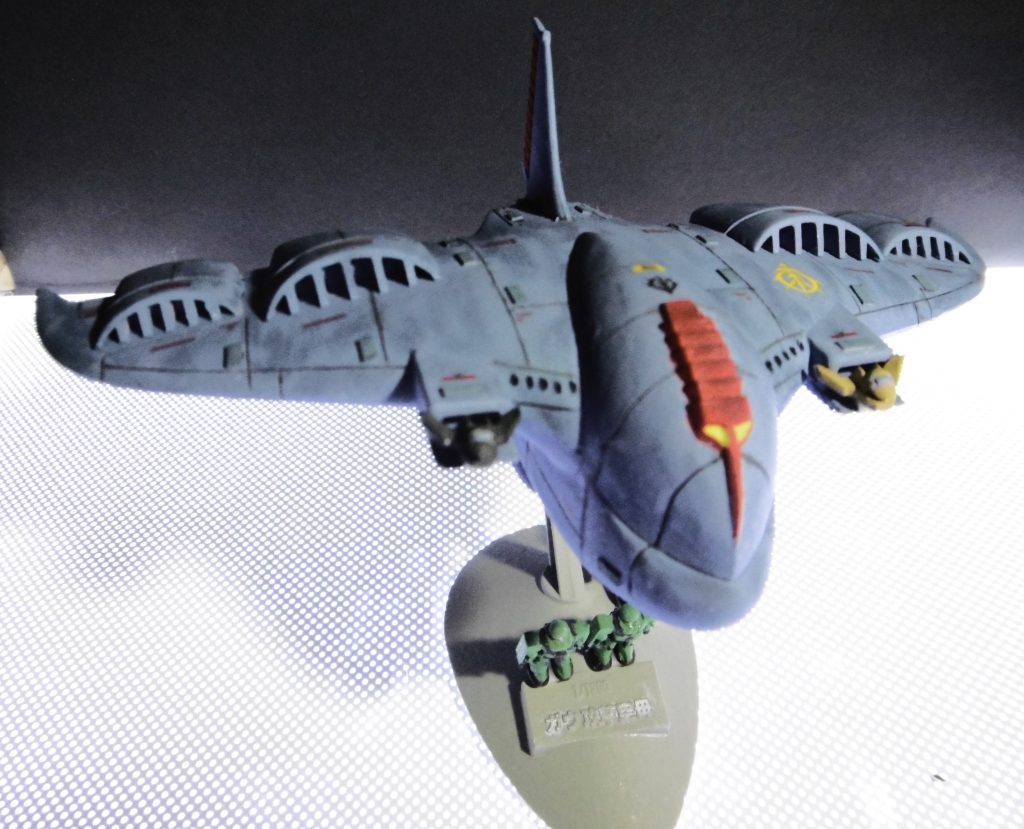 塗装はラッカー塗料を筆塗りしています。