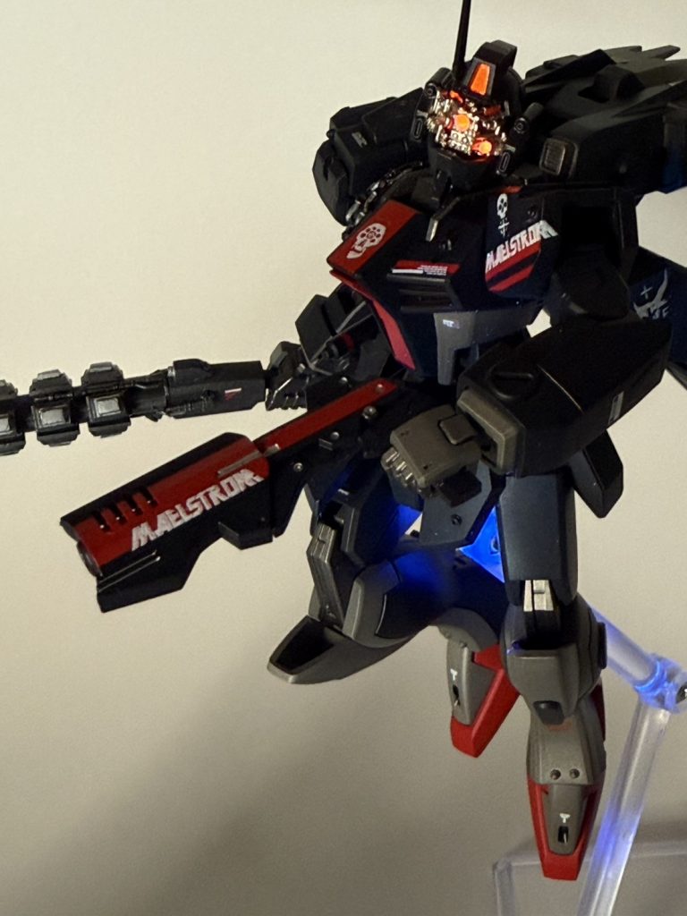 フル装備。今回白背景を試してみたんですが、ちょっと灰~黄色がかってしまいました。ぱっきり白背景にできている方はどうやっているんでしょうか。