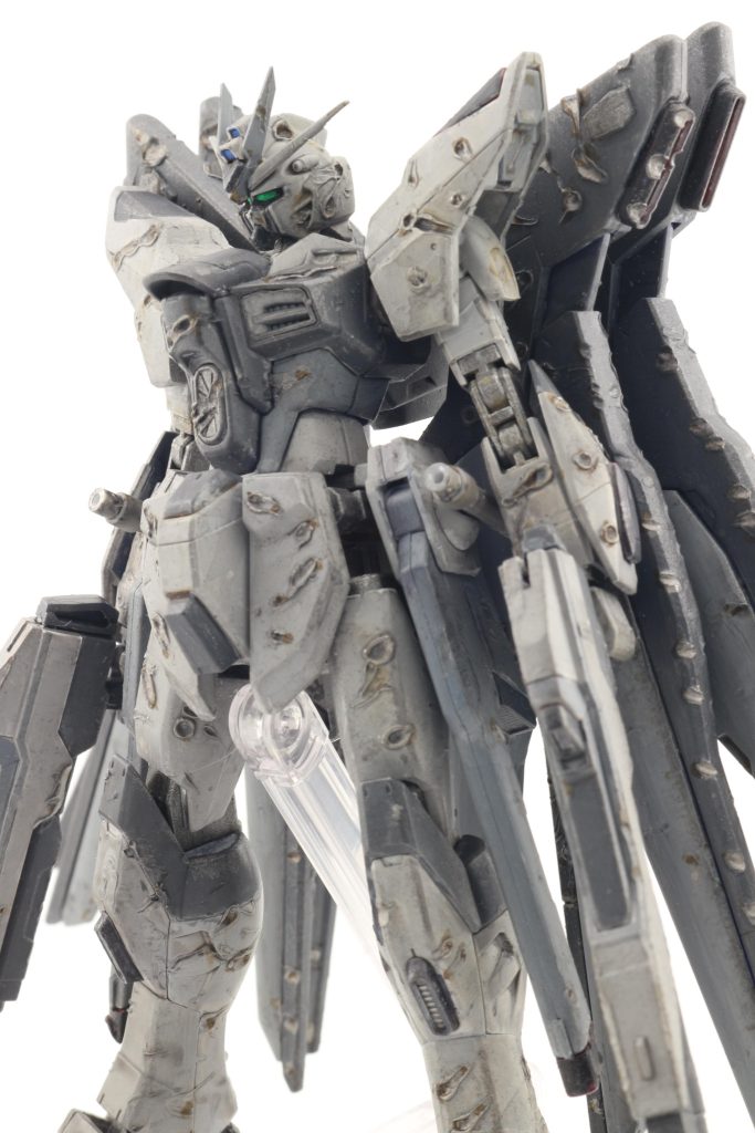 はんだごてで傷を作った後に、タミヤアクリルを中心に筆塗、ウオッシング