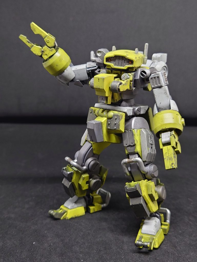 ワーカーB第一世代のMSをピーカーブというジャンク屋の組織により改修された作業用MS作業用アームに加え腕部アタッチメントの交換により様々な作業が可能戦闘用ではないため性能は低く、この機体で応戦することは愚の骨頂である。ワーカーBは他のコミニュティーに流通しており評判はいいようだBはミツバチを指すbeeの頭文字である