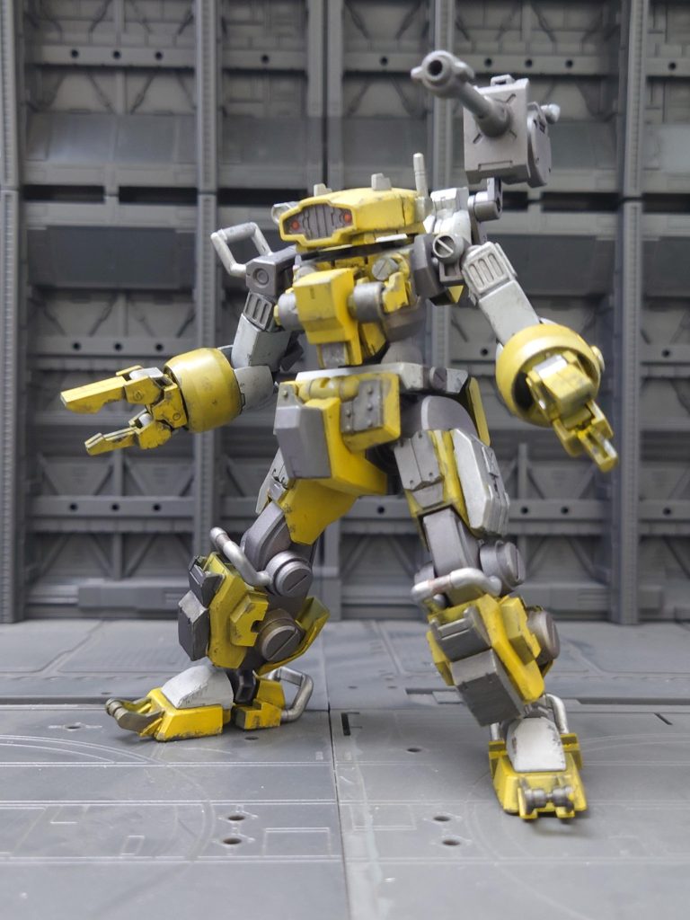 機関砲護身用として対MS用の武装として設計された代物だがワーカーBの性能では上手く扱えない いわば失敗作