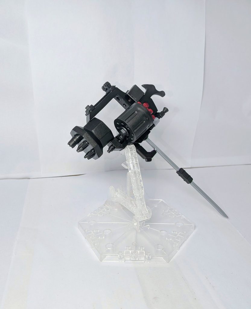 リロード状態　　　　　　　　　　　　　　　　実物のリボルバーのようにシリンダーを横に出して排莢＆装填を行う。リロード状態への変形は以下の通りです。 