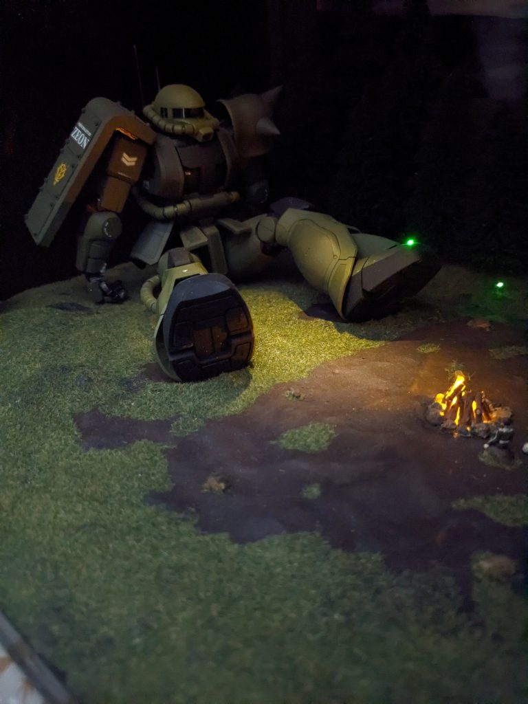 ZAKUも過酷な戦闘で疲れた感じです。