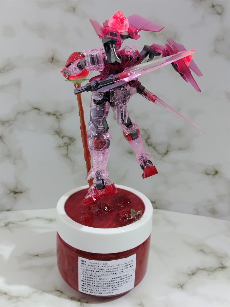 本体はいちごでのみつながっていて浮遊した状態をイメージ。。