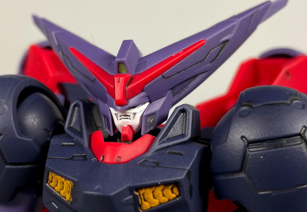 バストアップ。画像では全然見えてませんが、ツインアイも頭部センサーと同じメタリックグリーンに塗装されています。