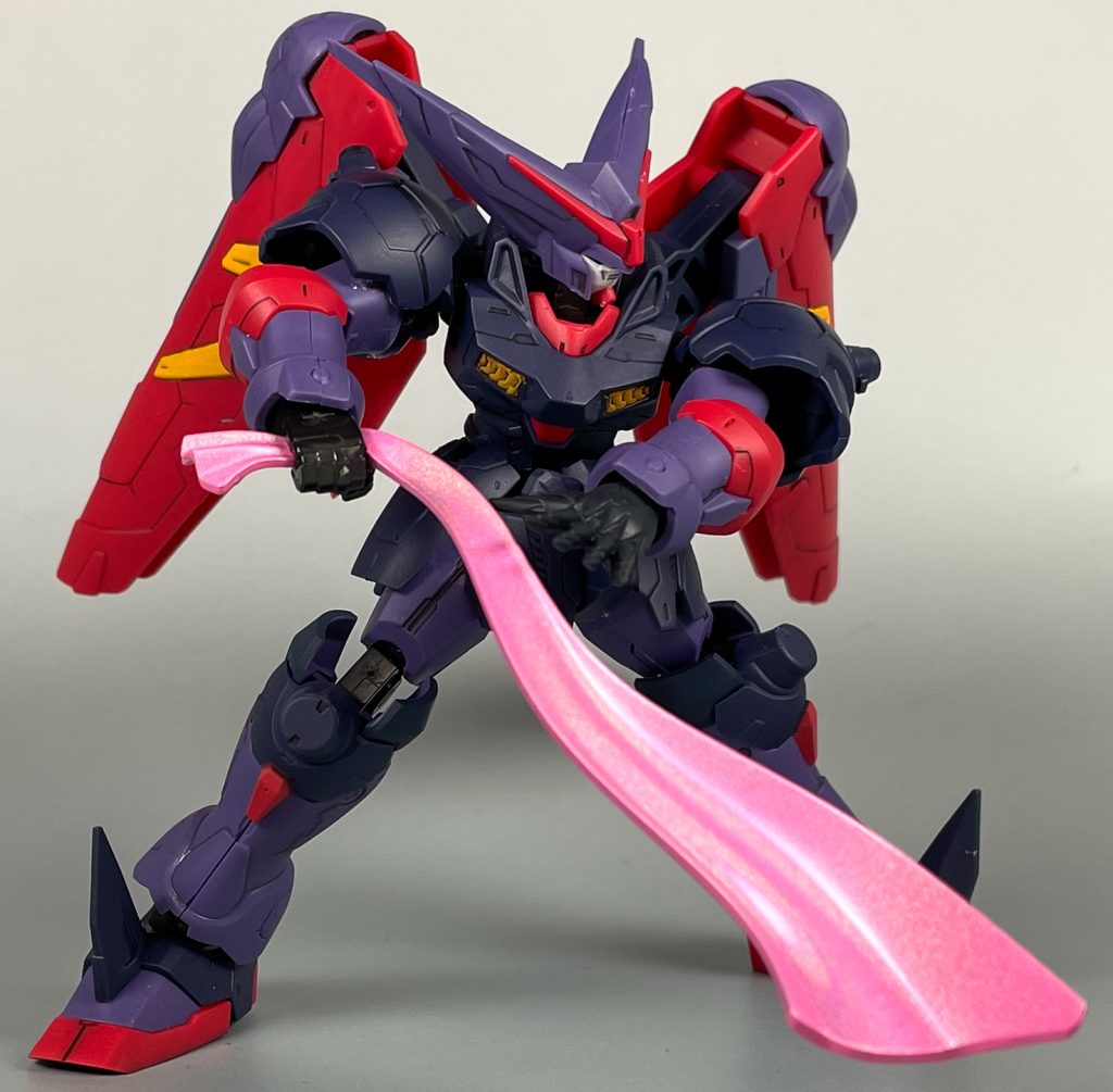 フレームセットに付属されているマスタークロス。ハンドパーツの上下にそれぞれ取り付けます。さすがにシャープハンドだと緩々になってしまうので、デフォルトのハンドパーツを使用。