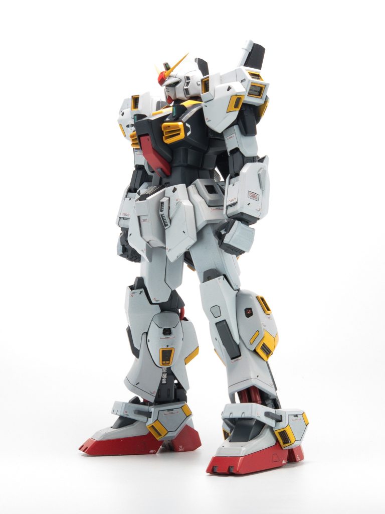 ふくらはぎ横の大型化されたスラスターが一番の難所でした