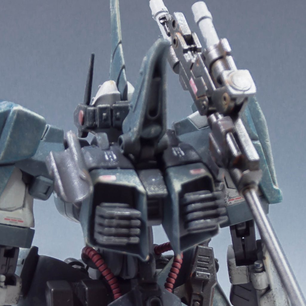 バックパックには、スラスターが追加装着されている。また、テールバインダーもバーニア付きに改良されている。高速で接近し、一撃で仕留めて離脱する。