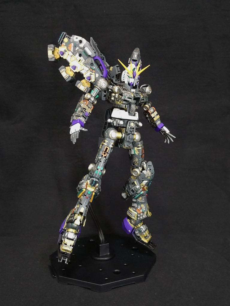 いつもの通り内部フレームも塗ってます。頭部はEGのモノですね😁。