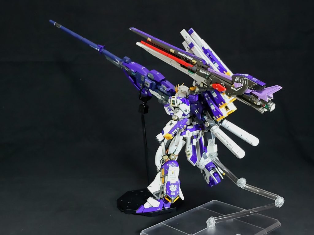 背面から見るとこんな感じ😄。ロングレンジフィンファンネルも構えてます。