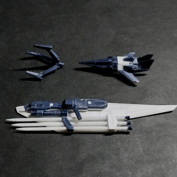 ブリッツガンダム武装製作になります。今回も積層プラ板からフルスクラッチのつもりでしたが、次に作るキットの予定があって時間が無いので、一部パーツを使い作る事にしました😊。またいつものようにパーツのサイズを盛りました🤣（2枚目）