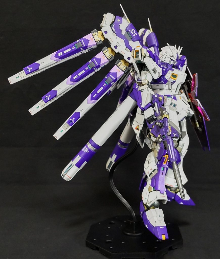 横から。RGのファンネル、グラデーションを上手く置き換えたデザインですね🤔。