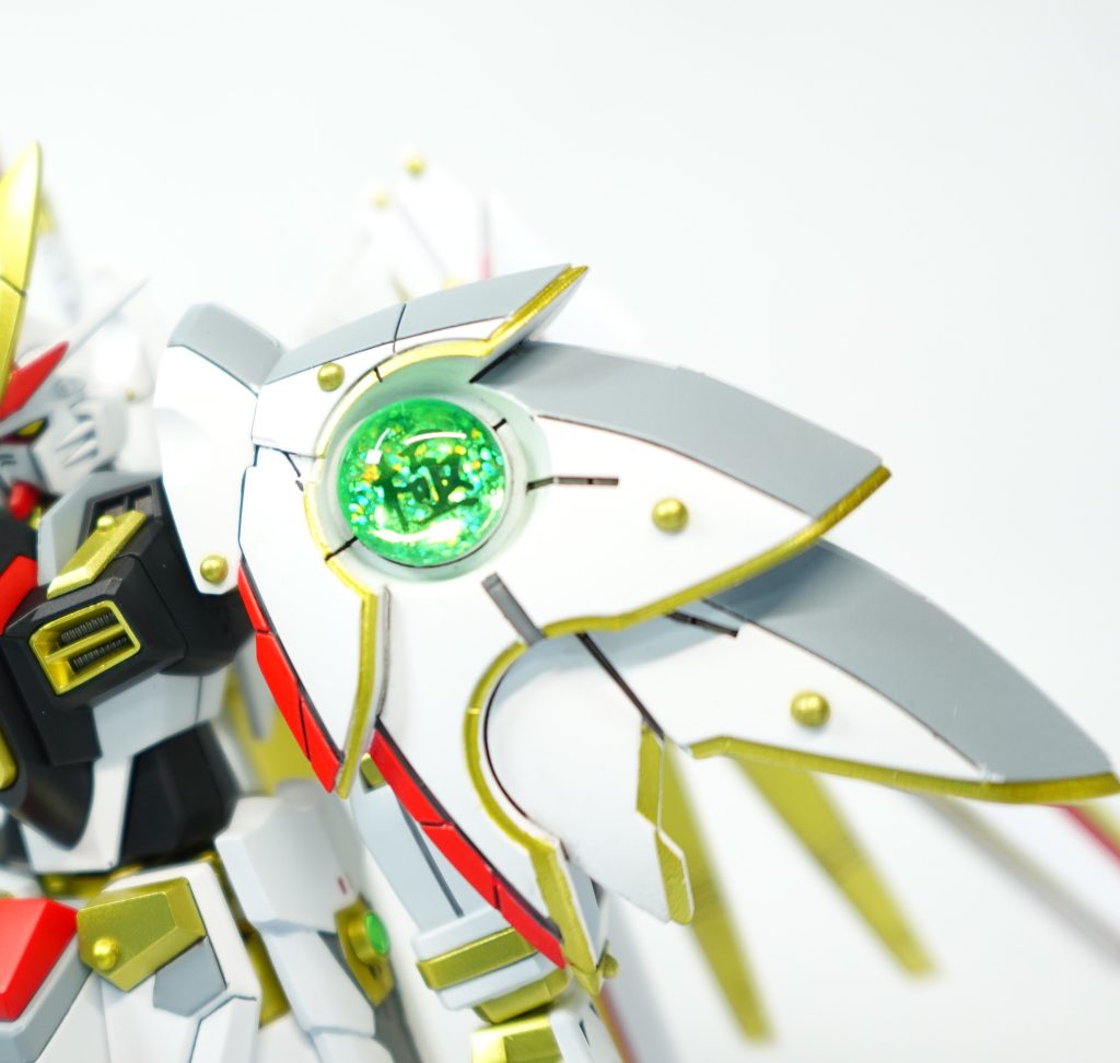 クリアグリーンのパーツの部分はホログラムシールとホビーステッカーにネイル用のジュエルパーツで制作しました。すべて100均で購入できるもので安くできました。