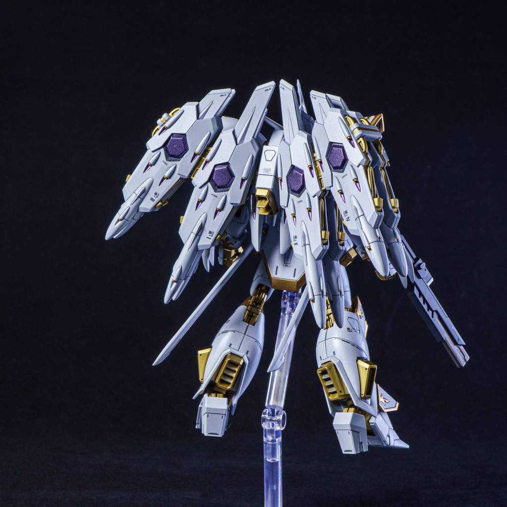 バックパックの砲塔は全て開口、塗分けました。